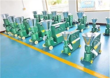 چھوٹی لکڑی کی گولی بنانے والی مشین۔